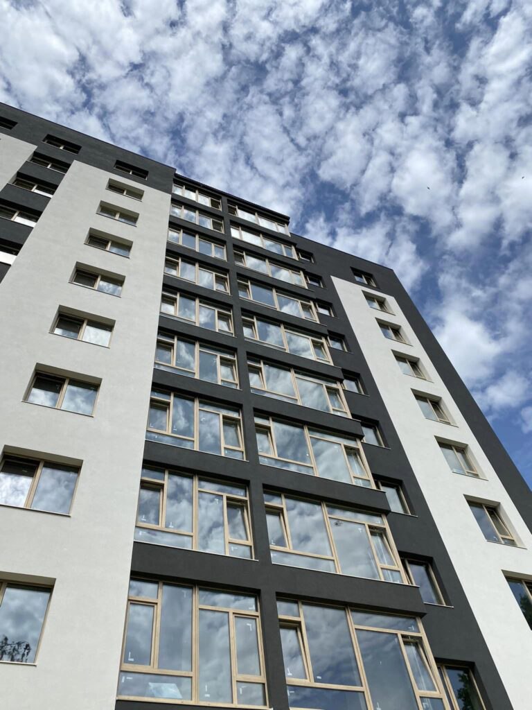 Квартира-сирець біля парку
